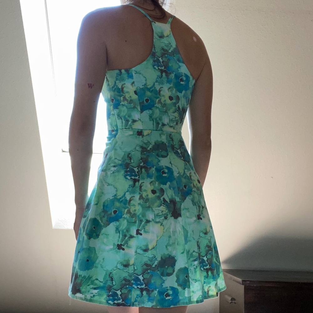 Patterned Dress - Picture 4 of 4